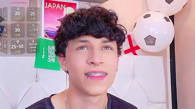 Snapshot of Axel__Evans chatting on June 18, 2026, 2:00 pm Axel Evans online show from June 18, 2026, 2:00 pm