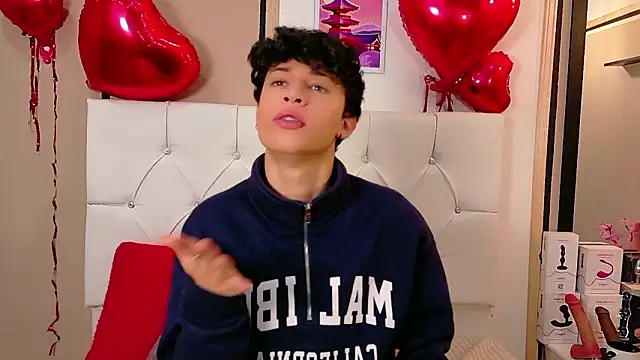 Axel  Evans online show from February 24, 2026, 1:12 pm