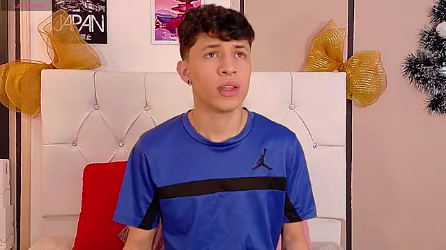 Axel  Evans online show from December 5, 2025, 12:26 pm