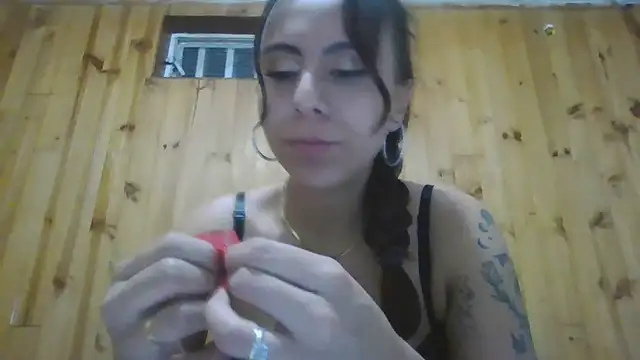 Snapshot of Roselingalvis13 chatting on November 2, 2025, 3:00 am Roselingalvis13 online show from November 2, 2025, 3:00 am