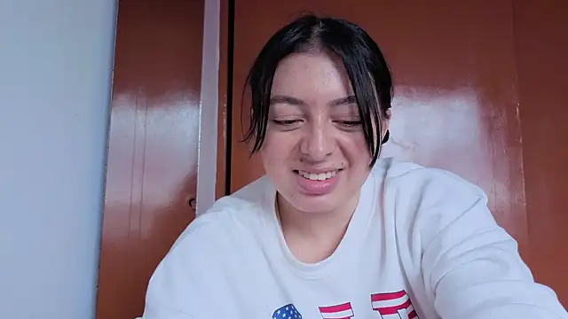 Snapshot of MiaKimky chatting on October 27, 2025, 4:30 pm MiaKimky online show from October 27, 2025, 4:30 pm