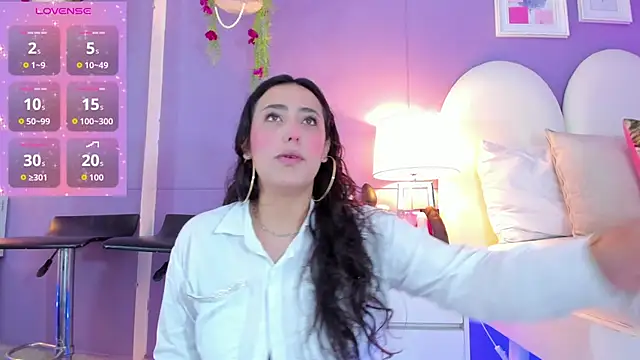 my aleja  online show from November 13, 2025, 1:15 pm