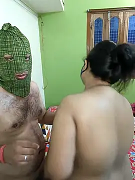 Snapshot of SwatiCam chatting on September 30, 2025, 5:19 pm SwatiCam online show from September 30, 2025, 5:19 pm