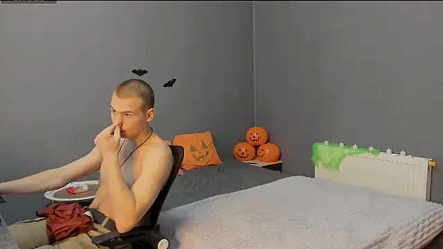 Snapshot of Garden_of_Eden_ chatting on November 1, 2025, 4:30 am Garden of Eden online show from November 1, 2025, 4:30 am