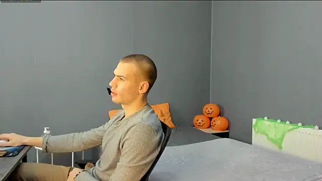 Snapshot of Garden_of_Eden_ chatting on October 29, 2025, 4:33 am Garden of Eden online show from October 29, 2025, 4:33 am