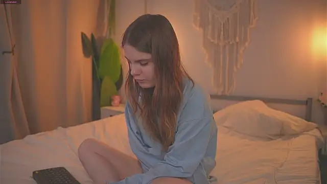 Lu  Lane online show from October 16, 2025, 8:22 am