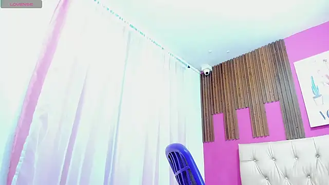 Snapshot of Lucia_Spear chatting on October 25, 2025, 12:50 pm Lucia Spear online show from October 25, 2025, 12:50 pm