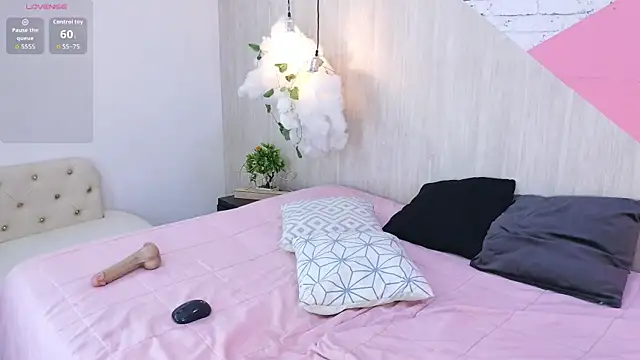 Snapshot of sophia_brunette_ chatting on February 28, 2026, 11:32 am sophia brunette online show from February 28, 2026, 11:32 am