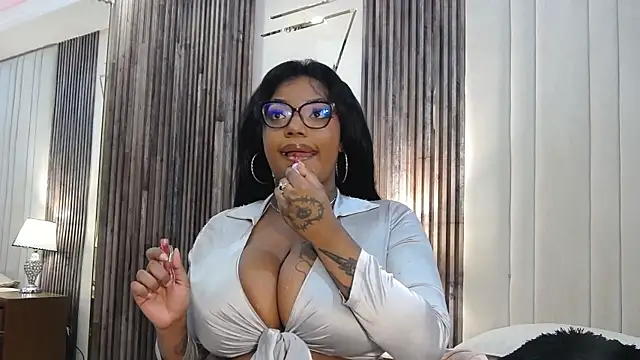 Snapshot of SheilaCoopers_ chatting on October 22, 2025, 11:42 am SheilaCoopers online show from October 22, 2025, 11:42 am