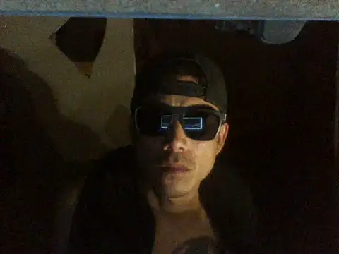 Lunaty00 online show from April 19, 2026, 7:42 am