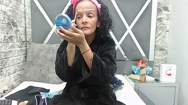 Snapshot of YanetRose chatting on November 13, 2025, 3:32 am YanetRose online show from November 13, 2025, 3:32 am