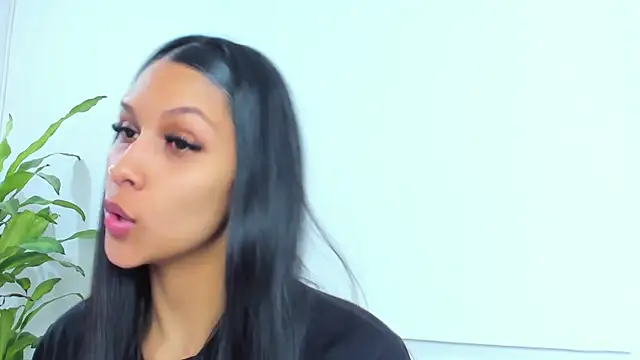 MacarenaSmith online show from December 22, 2025, 11:10 am