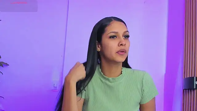 MacarenaSmith online show from November 25, 2025, 11:10 am