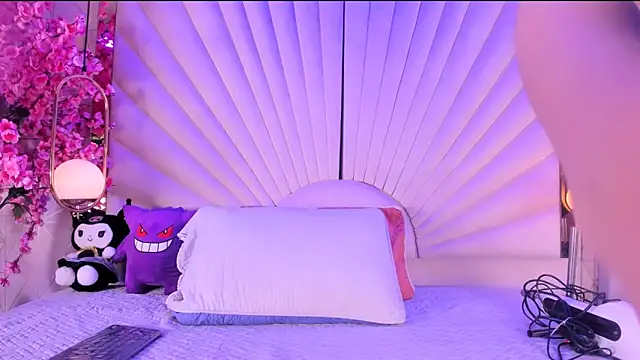 VesperVelvet online show from May 10, 2026, 5:11 am