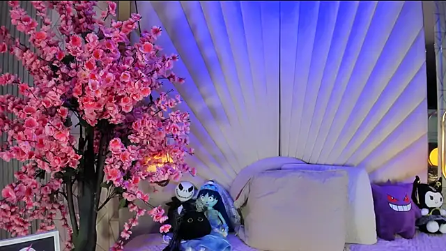 VesperVelvet online show from March 25, 2026, 4:34 am