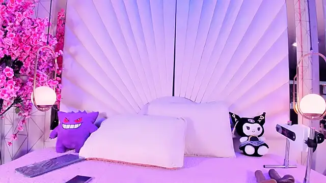 VesperVelvet online show from May 9, 2026, 5:00 am