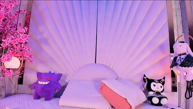 VesperVelvet online show from April 12, 2026, 5:11 am