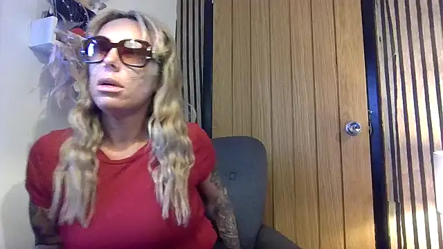 poppyinga1 online show from February 20, 2026, 9:44 am