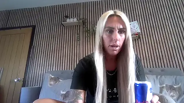 poppyinga1 online show from March 19, 2026, 1:22 pm