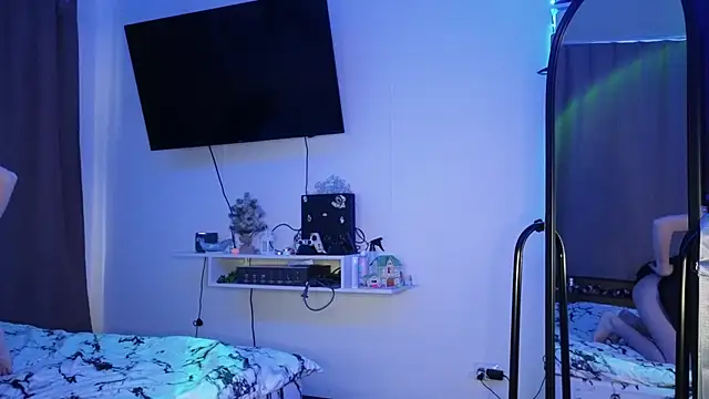 Snapshot of Candy_Flosse chatting on October 24, 2025, 8:24 am Candy Flosse online show from October 24, 2025, 8:24 am