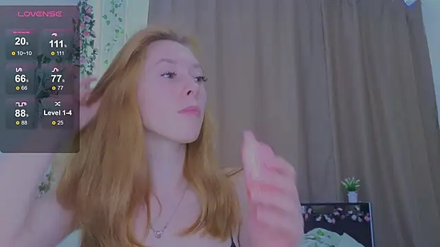 Snapshot of Candy_Flosse chatting on September 28, 2025, 8:43 am Candy Flosse online show from September 28, 2025, 8:43 am