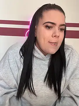 Shellybttn online show from April 15, 2026, 10:54 am