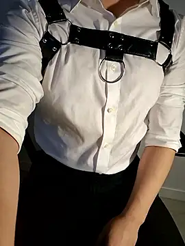 111owo111 online show from October 6, 2025, 1:23 pm