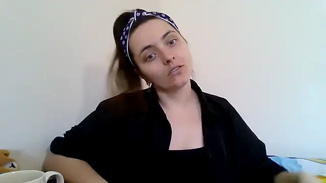 DInaraXRose online show from May 12, 2026, 9:59 am
