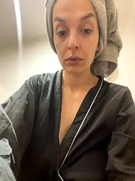 Piggiteablacktea online show from November 5, 2025, 5:27 pm