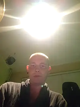 Snapshot of piercingpik chatting on June 11, 2026, 8:39 pm piercingpik online show from June 11, 2026, 8:39 pm