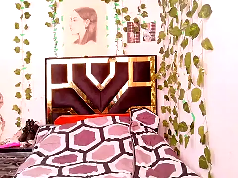 Snapshot of lucywhite13 chatting on October 23, 2025, 7:34 pm lucywhite13 online show from October 23, 2025, 7:34 pm