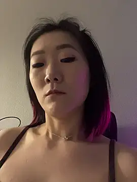 Snapshot of AikoYamada chatting on November 3, 2025, 6:18 am AikoYamada online show from November 3, 2025, 6:18 am