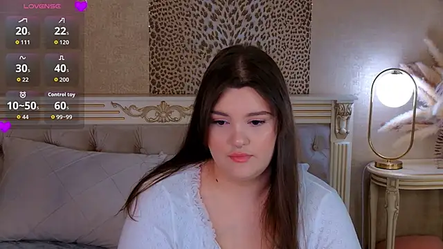 Snapshot of EmilyHyde chatting on June 29, 2026, 8:41 pm EmilyHyde online show from June 29, 2026, 8:41 pm