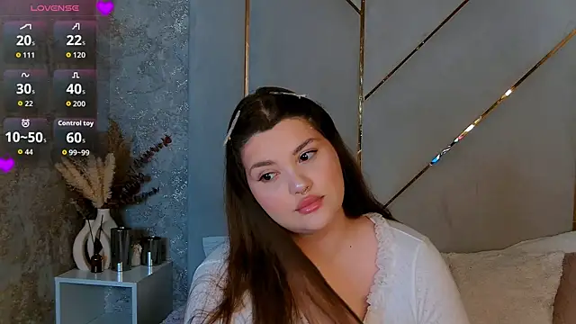 Snapshot of EmilyHyde chatting on July 11, 2026, 3:56 pm EmilyHyde online show from July 11, 2026, 3:56 pm