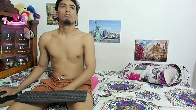 Snapshot of Roxana_Tony chatting on February 21, 2026, 2:13 am Roxana Tony online show from February 21, 2026, 2:13 am