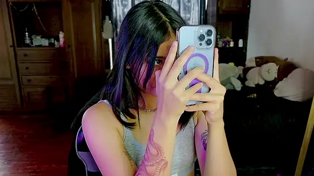 Snapshot of Shisuku_Sophi chatting on July 9, 2026, 1:54 pm Shisuku Sophi online show from July 9, 2026, 1:54 pm