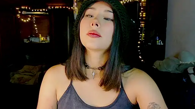Snapshot of Shisuku_Sophi chatting on July 18, 2026, 11:35 pm Shisuku Sophi online show from July 18, 2026, 11:35 pm