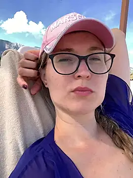 Snapshot of Jugira chatting on November 9, 2025, 9:35 am Jugira online show from November 9, 2025, 9:35 am