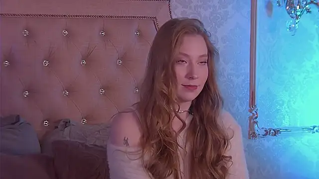 Snapshot of MiaEuphoria_ chatting on November 7, 2025, 3:44 am MiaEuphoria online show from November 7, 2025, 3:44 am