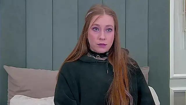 Snapshot of MiaEuphoria_ chatting on December 2, 2025, 3:19 am MiaEuphoria online show from December 2, 2025, 3:19 am