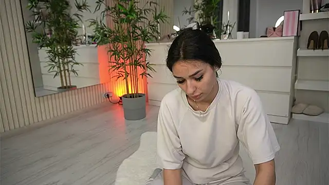 EmmaBlanco online show from April 7, 2026, 4:14 am