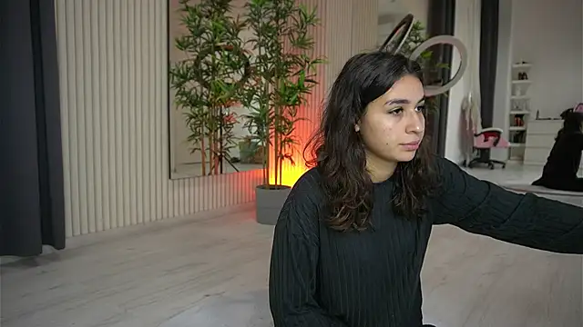 EmmaBlanco online show from September 22, 2025, 5:13 am