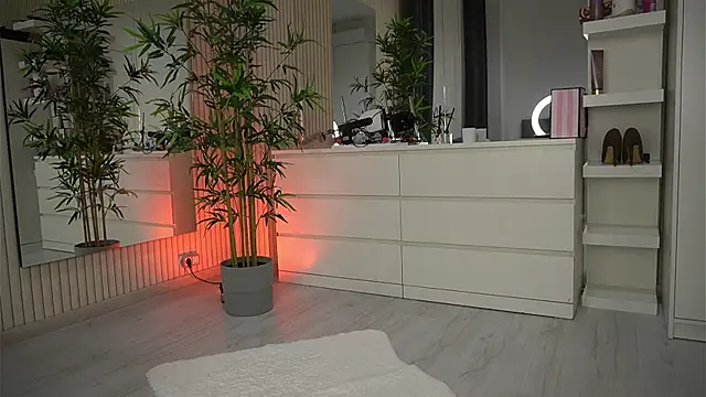 EmmaBlanco online show from April 8, 2026, 4:58 am