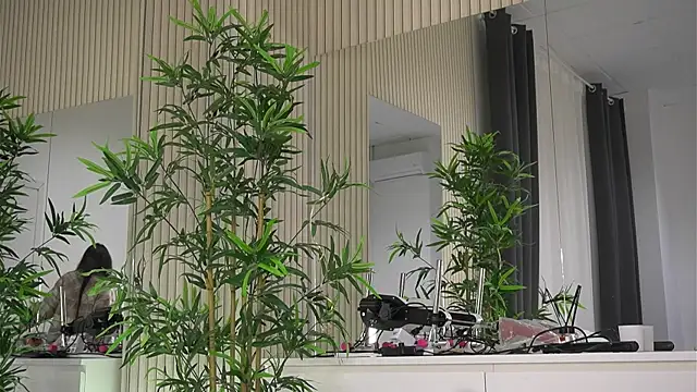 EmmaBlanco online show from April 16, 2026, 5:08 am