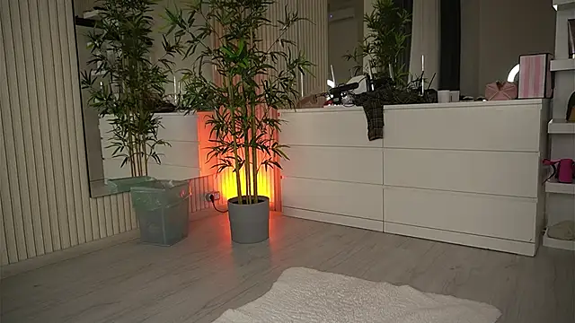 EmmaBlanco online show from April 6, 2026, 5:19 am