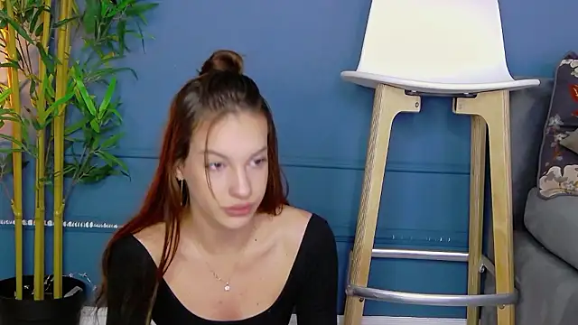 Snapshot of KimmDaviss chatting on February 5, 2026, 8:10 am KimmDaviss online show from February 5, 2026, 8:10 am