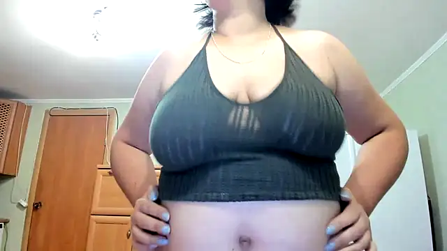 Snapshot of KATTYWARM_ chatting on September 15, 2025, 8:42 pm KATTYWARM  online show from September 15, 2025, 8:42 pm