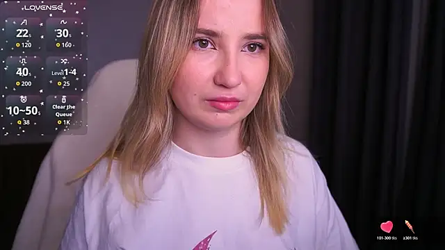 Snapshot of SofieBloom chatting on October 22, 2025, 8:19 pm SofieBloom online show from October 22, 2025, 8:19 pm