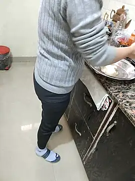 Snapshot of Pihu_Chopra chatting on November 9, 2025, 2:04 am Pihu Chopra online show from November 9, 2025, 2:04 am