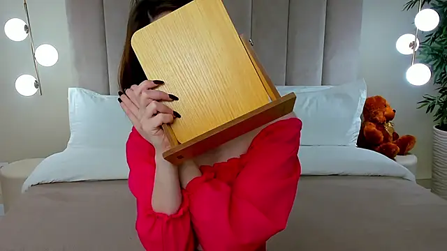 Snapshot of KiraHolli chatting on November 23, 2025, 3:05 am KiraHolli online show from November 23, 2025, 3:05 am